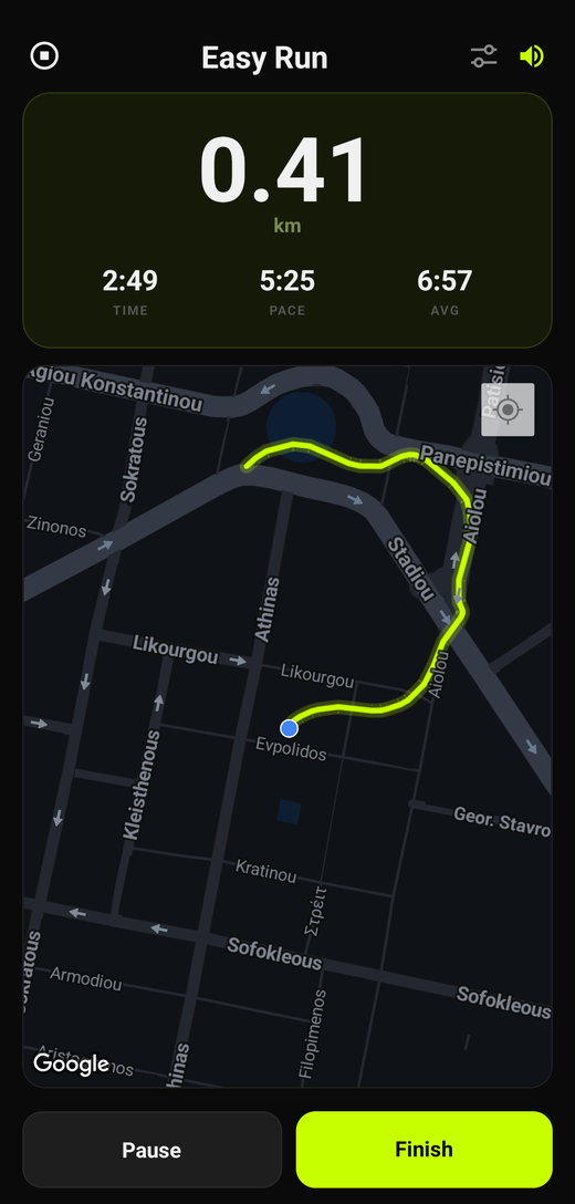 Live GPS run in Orizo: 5:25/km pace with the route drawn on a dark map